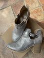 Stylische Bata Schuhe Stiefeletten Stiefel Absatzschuhe Gr. 39 silber wie NEU
