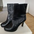 Stiefel schwarz Gr. 6 1/2 UK = Gr. 39,5 EU Clarks Absatz ca. 9 cm guter Zustand