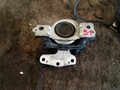 Elastische Unterstützung an der Seite. oben. Motor  PEUGEOT 207 1.6 8V HDi FAP