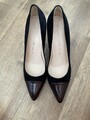 Peter Kaiser Pumps Schwarz; Wildleder: Lackleder;  Gr. 41 / 7