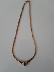 Feine Halskette mit schönem Anhänger. Goldfarbig. Halsschmuck.