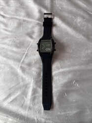 Digitale Armbanduhr mit Integriertem Licht