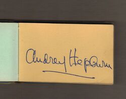 "AUDREY HEPBURN - ORIGINAL HANDSIGNIERTES ALBUM SEITE 1953 ""FRÜHSTÜCK BEI TIFFANY'S"