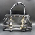 Samantha Thavasa Handtasche schwarz Leder Top Handle Bag mit goldfarbenen Herzen