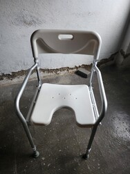 Duschstuhl mit Rückenlehne und Armlehnen,  Klappbar