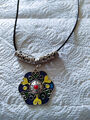 Halskette Lederband Schwarz mit Großer Mandalablüte Blau-Gelb Emaile,Handmade*