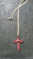 Damenkette mit Kreuzanhänger und roten Steinen