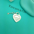 Zurück zu Tiffany & Co. Silber Herz und Schlüsselanhänger Charm Anhänger NUR