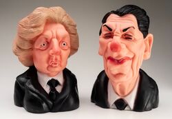Spuckendes Bild Haustierhass, Maggie Thatcher & Ronald Reagan Gummiköpfe 1984