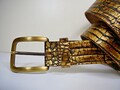Ledergürtel in Krokooptik gold