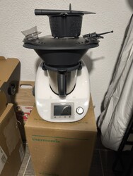 Thermomix TM5 Küchenmaschine mit Varoma und Cook Bock.