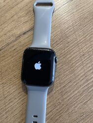 Apple Watch Series 6 44 mm Aluminiumgehäuse - Space Grau mit Sportarmband in...