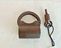 Altes Vintage schönes rundes handgefertigtes Schraubenschloss aus Eisen mit S...