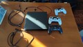 PlayStation 4 mit Controllern