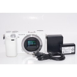 Sony Alpha a6000 ILCE-6000 Digitalkamera Body weiß 24.3MP APS-C getestet NP-FW50