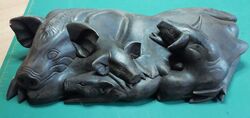Schweine aus Holz geschnitzt Handarbeit Unikat braun Deko Tierfigur Skulptur