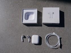 Apple Airpods 2. Generation – MIT BOX, LADECASE UND KABEL – GUTER ZUSTAND