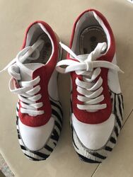 Damen-Sneaker Gr. 37 bunt weiß/rot/beige sowie hell/schwarzes Fell von Boden