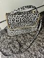 Stylisch und edel: Damen LEO Tasche , Crossbody  zu Tragen, Grau-Schwarz