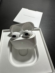 Apple Airpods (3. Generation 2022) mit Lightning Ladecase In-Ear-Kopfhörer