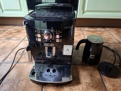 DeLonghi Magnifica S ECAM 21.118.B 1,8L Kaffeevollautomat - Schwarz