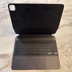 Apple Magic Keyboard A2974 für iPad Pro 13" M4 2024 Modell US Englisch Schwarz