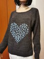 Cartoon Strickpullover ღ Anthrazit mit Türkisblauem Herz ღ Rundhals ღ Gr. M