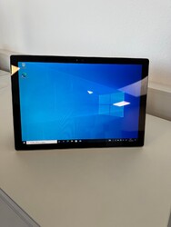 Microsoft Surface  Pro 4 mit Intel Core i5 128 GB SSD 4 GB RAM Windows 10 Pro