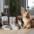 Futter- und Wasserspender Set zur Fütterung von Trockenfutter für Hund und Katze