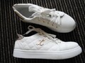 Neuw. Sneaker Gr 37 Weiß mit Goldenem Logo L - wenig getragen