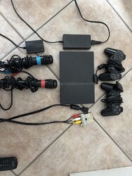 Sony PlayStation 2 Slim Konsole - Inkl. 2 Controller, 2 Sing Star Micros