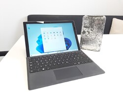 Microsoft Surface Pro 7+ 12,3" Touch i5-1135G7 8GB RAM 256GB SSDWebcam | Windows 11 Pro | inkl. Type Cover