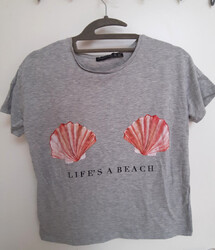 Gr. 34: leichtes T-Shirt „Shells/Muscheln“, hellgraumelange, Girls/Damen