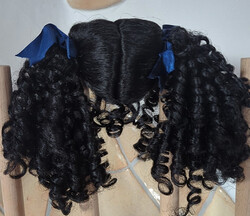 Perücke m. 2 Zöpfen voller Locken,schwarz, 34 cm Kopfumfang,neuwertig!