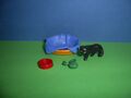 PM Puppenhaus Katzenkorb mit Blauer Decke schwarzer Katze, grünen Wollknäuel (C
