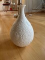 NEU Vase weiss Bisquit Porzellan Kaiser Nr.500 -18 cm Kugelvase feine Blüten top