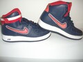 Nike Air Force 1 High NBA Midnight Navy, Dunkelblau mit rotem Logo in 43