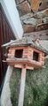 Vogelhaus, Sechseck mit Holzschindeln, Futterhaus mit Ständer
