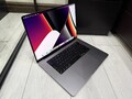 Apple MacBook Pro 16" Retina 2021 - 4TB SSD 32GB Ram 10C CPU 24C GPU M1 Max Grau