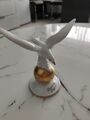 Porzellan Figur Vogel auf goldener Kugel  14 cm aus Nachlass 