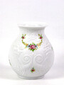 AK Kaiser Bisquit-Porzellan Vase Palermo 520 Reliefdekor & bunte Blütengirlande