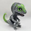 WowWee Fingerlings ungezähmter T-Rex Tracker grün interaktives Spielzeug Baby Dinosaurier