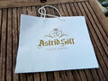 Astrid Söll Dirndl Couture Tragetasche Beutel Tasche Papierbeutel 42 x 34 cm