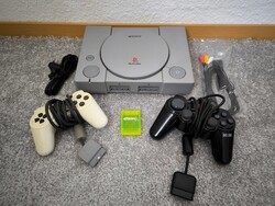 Sony PlayStation 1 PS1 PSX PSOne + 2 Controller + Memory Card + Zubehörpaket