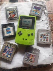 Game Boy Color  in grün mit 6 Spielen