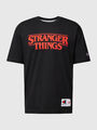 CHAMPION T-Shirt mit Print - Champion x Stranger Things in schwarz