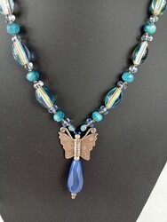 ★ Kette ★ mit Glassteinen und Schmetterlingsanhänger ★