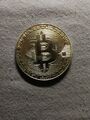 Eine Bitcoin Münze 2013, 10 Jahre alte Bitcoin Münze 