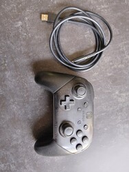 Nintendo Switch Pro Controller, Schwarz, Original inkl. Kabel