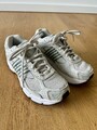 Adidas Response CL in grau